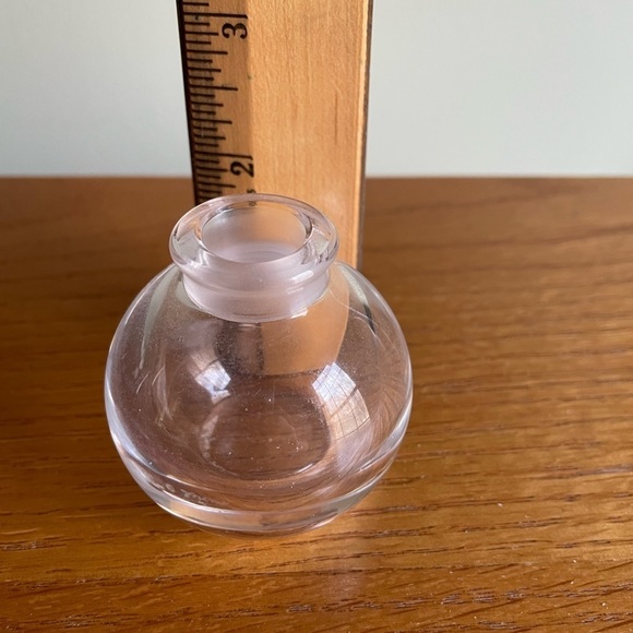 Lalique Claire Fontaine Perfume Bottle - Picture 10 of 11